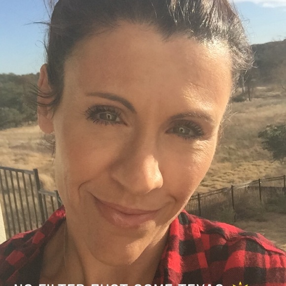 Meet your Posher, Alyssa - Picture 1 of 1